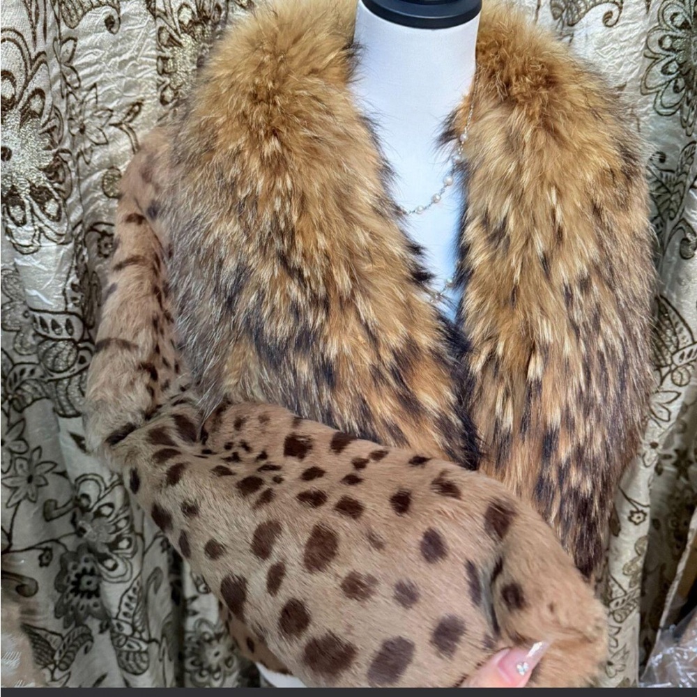 Chic Leopard Real Fur Coat - Picture 3 of 9